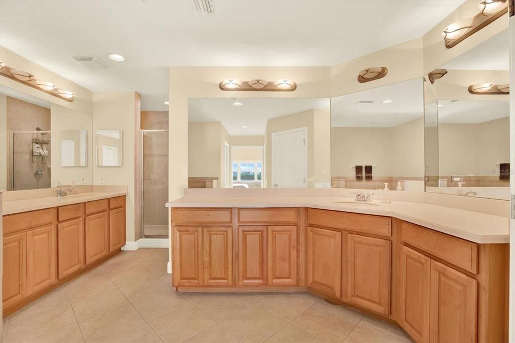 Active With Contract: $425,000 (2 beds, 2 baths, 1700 Square Feet)