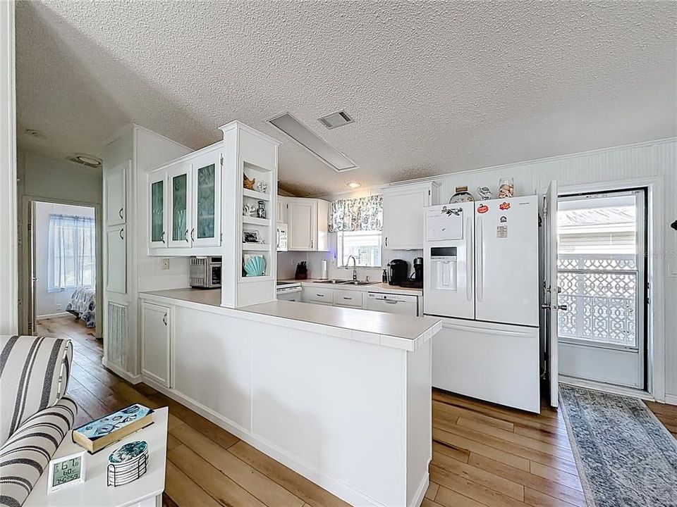 待售: $174,000 (2 贝兹, 2 浴室, 864 平方英尺)