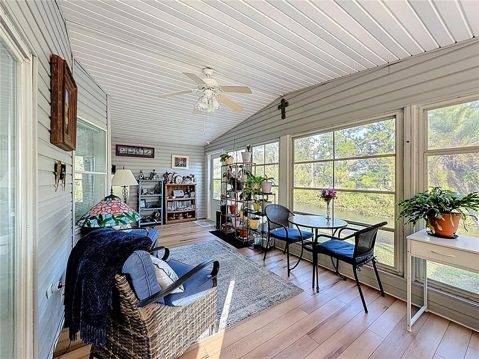 待售: $174,000 (2 贝兹, 2 浴室, 864 平方英尺)