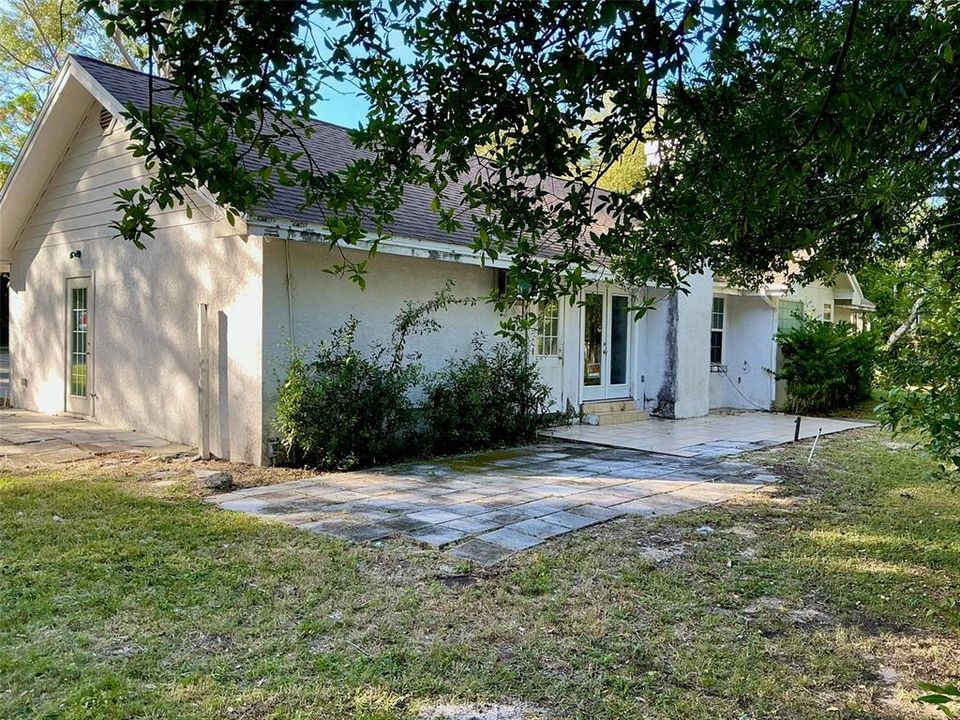 Active With Contract: $269,000 (3 beds, 2 baths, 1831 Square Feet)