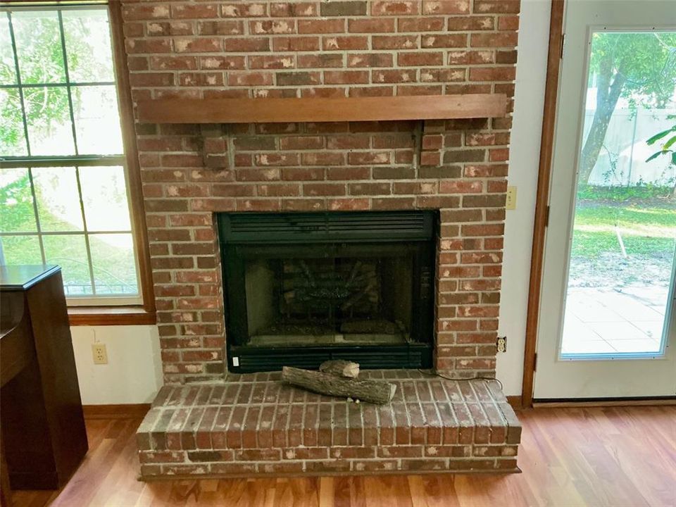 Active With Contract: $269,000 (3 beds, 2 baths, 1831 Square Feet)