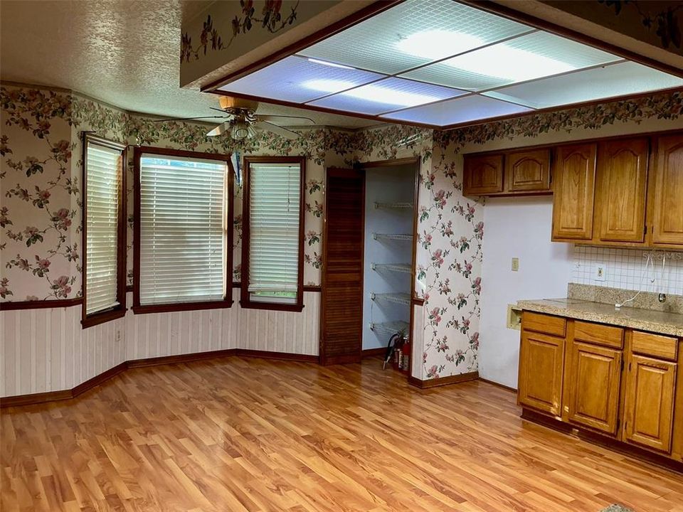 Active With Contract: $269,000 (3 beds, 2 baths, 1831 Square Feet)