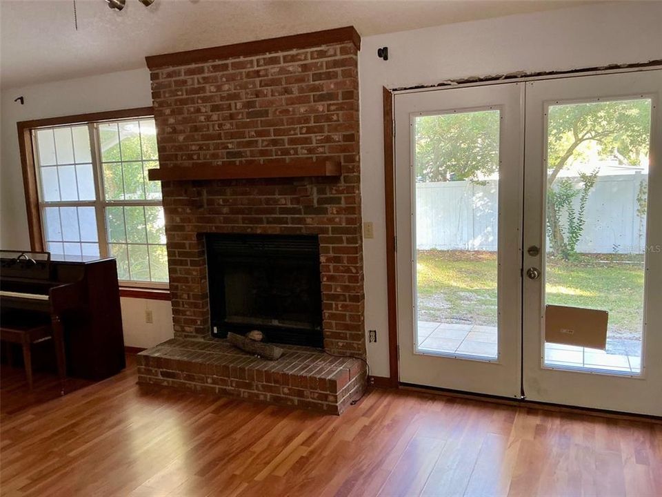 Active With Contract: $269,000 (3 beds, 2 baths, 1831 Square Feet)