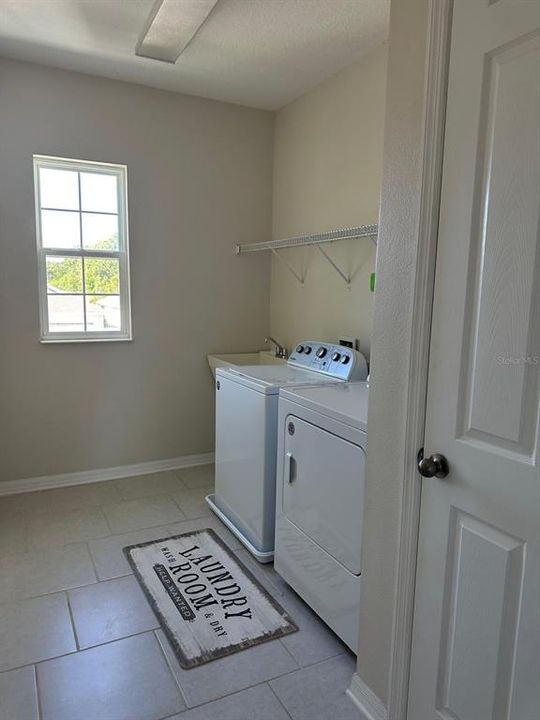 For Rent: $2,350 (4 beds, 3 baths, 2572 Square Feet)