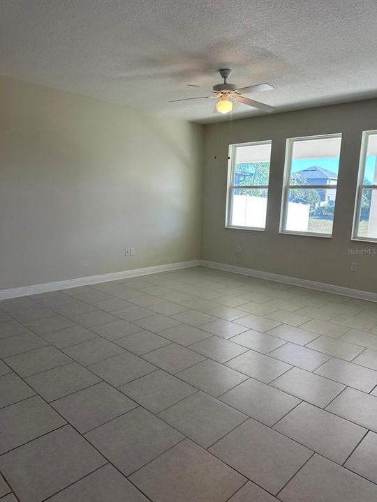 For Rent: $2,350 (4 beds, 3 baths, 2572 Square Feet)