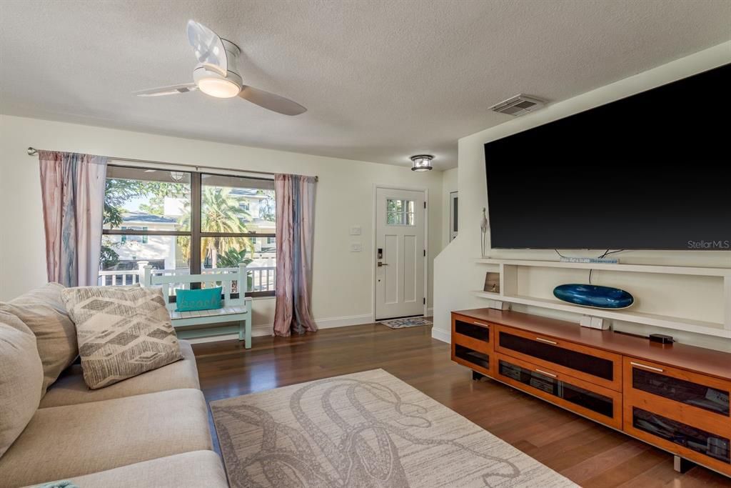 For Sale: $934,900 (4 beds, 3 baths, 2502 Square Feet)