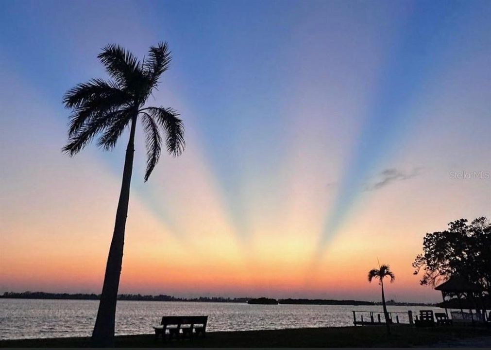 For Sale: $269,000 (2 beds, 2 baths, 1015 Square Feet)