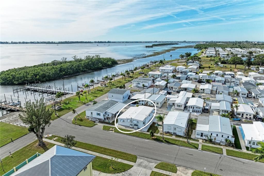 For Sale: $269,000 (2 beds, 2 baths, 1015 Square Feet)