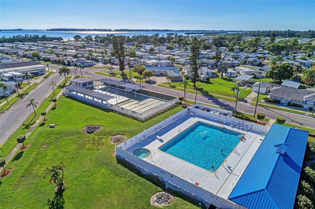 For Sale: $269,000 (2 beds, 2 baths, 1015 Square Feet)