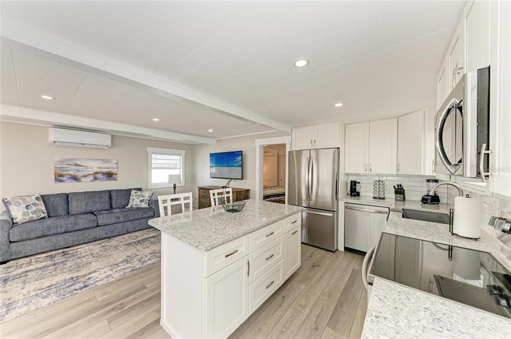 For Sale: $269,000 (2 beds, 2 baths, 1015 Square Feet)