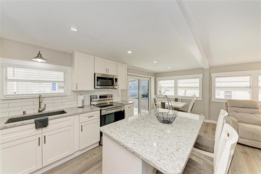 For Sale: $269,000 (2 beds, 2 baths, 1015 Square Feet)