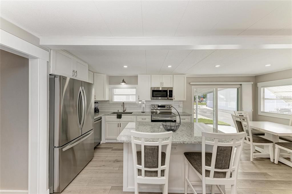 For Sale: $269,000 (2 beds, 2 baths, 1015 Square Feet)