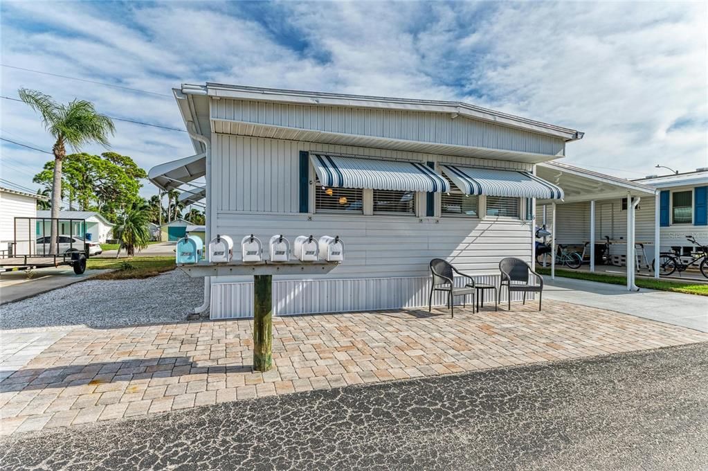 For Sale: $269,000 (2 beds, 2 baths, 1015 Square Feet)