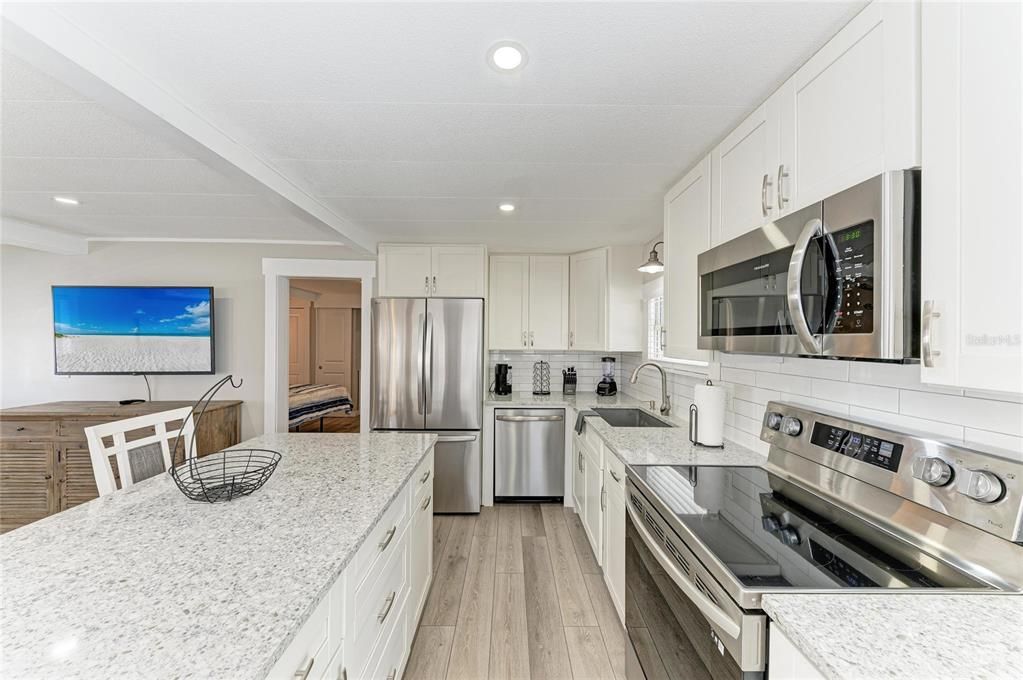 For Sale: $269,000 (2 beds, 2 baths, 1015 Square Feet)