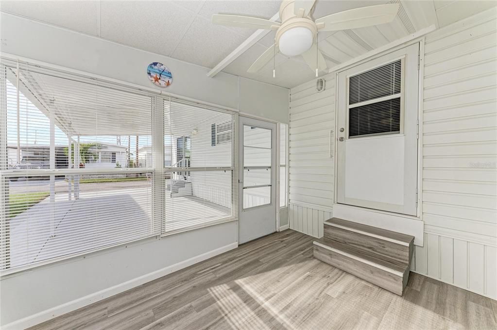 For Sale: $269,000 (2 beds, 2 baths, 1015 Square Feet)