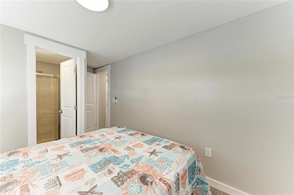 For Sale: $269,000 (2 beds, 2 baths, 1015 Square Feet)