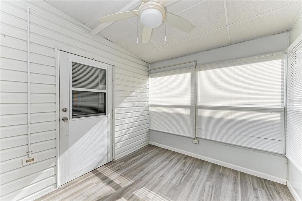 For Sale: $269,000 (2 beds, 2 baths, 1015 Square Feet)