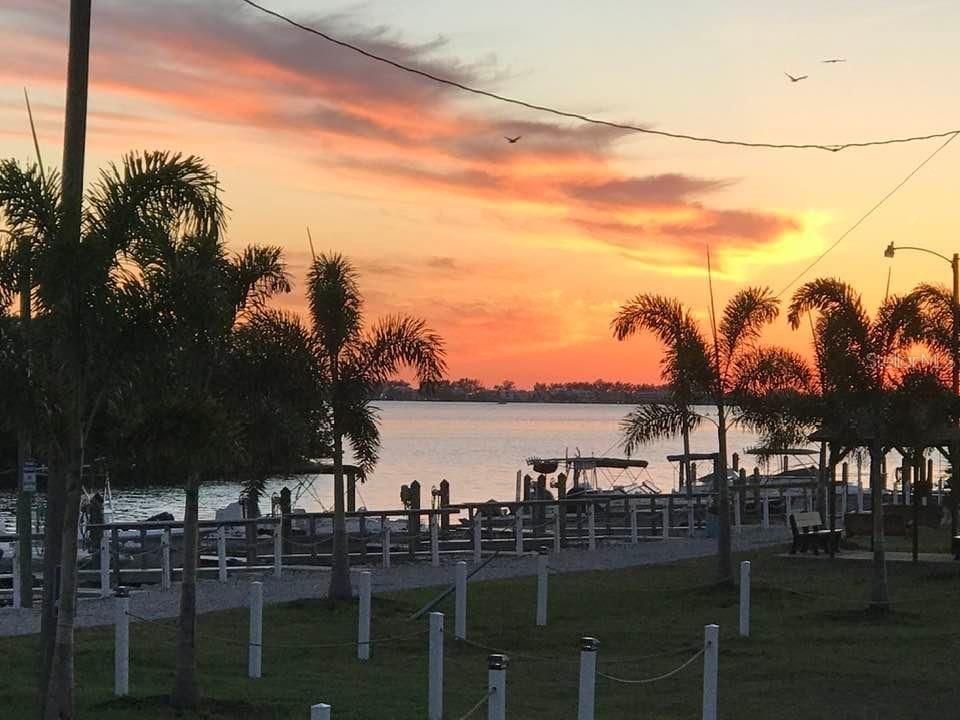 For Sale: $269,000 (2 beds, 2 baths, 1015 Square Feet)