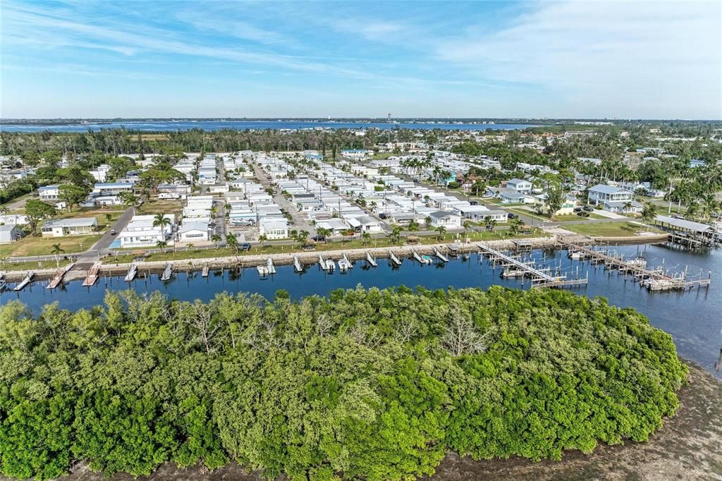 For Sale: $269,000 (2 beds, 2 baths, 1015 Square Feet)