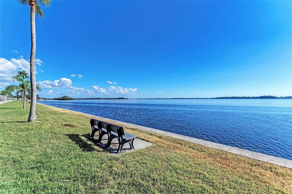 For Sale: $269,000 (2 beds, 2 baths, 1015 Square Feet)