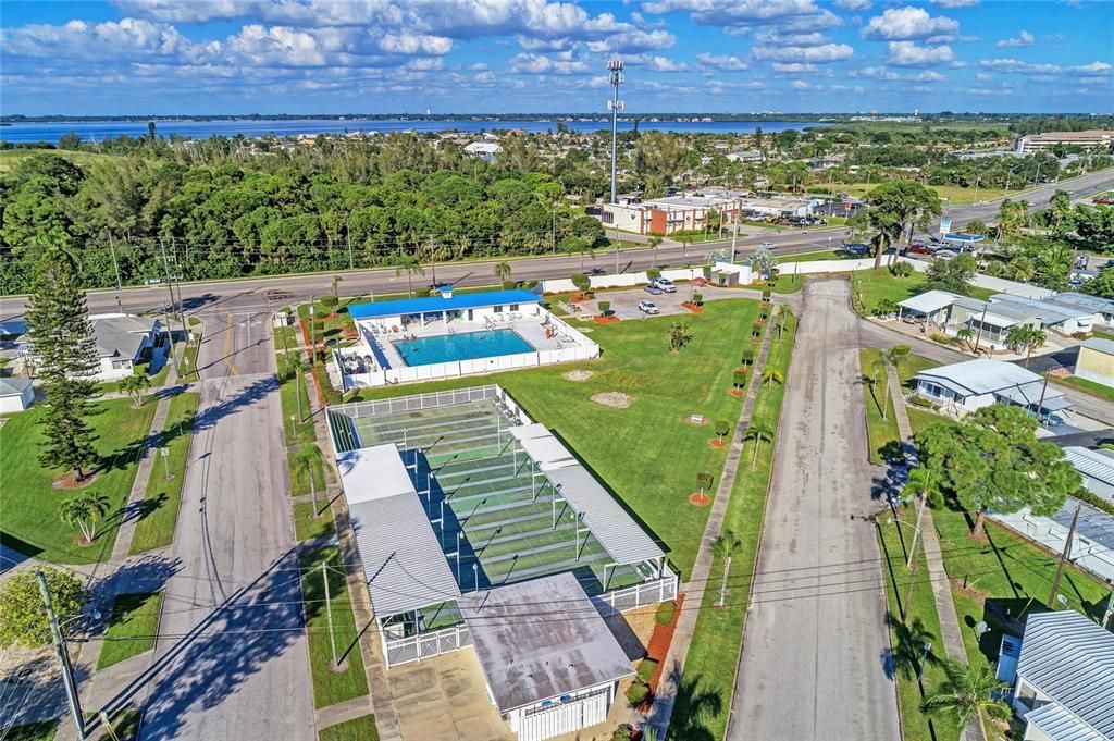 For Sale: $269,000 (2 beds, 2 baths, 1015 Square Feet)