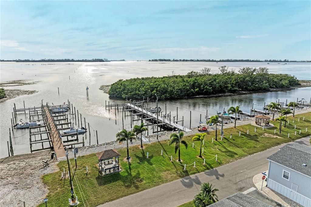 For Sale: $269,000 (2 beds, 2 baths, 1015 Square Feet)