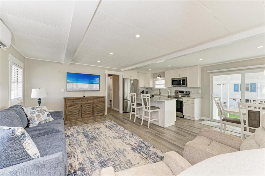 For Sale: $269,000 (2 beds, 2 baths, 1015 Square Feet)