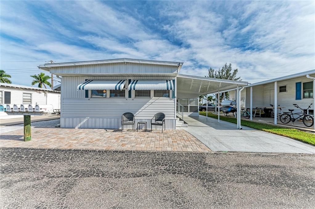 For Sale: $269,000 (2 beds, 2 baths, 1015 Square Feet)