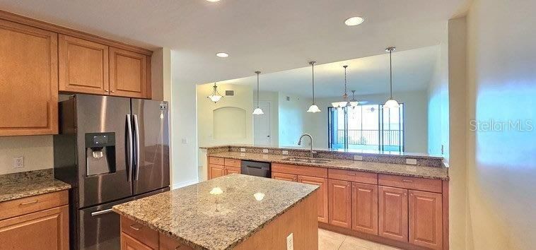 出租: $3,000 (3 贝兹, 2 浴室, 2338 平方英尺)