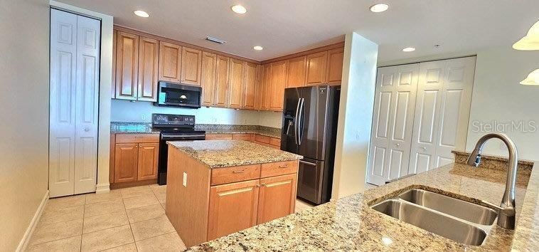 出租: $3,000 (3 贝兹, 2 浴室, 2338 平方英尺)