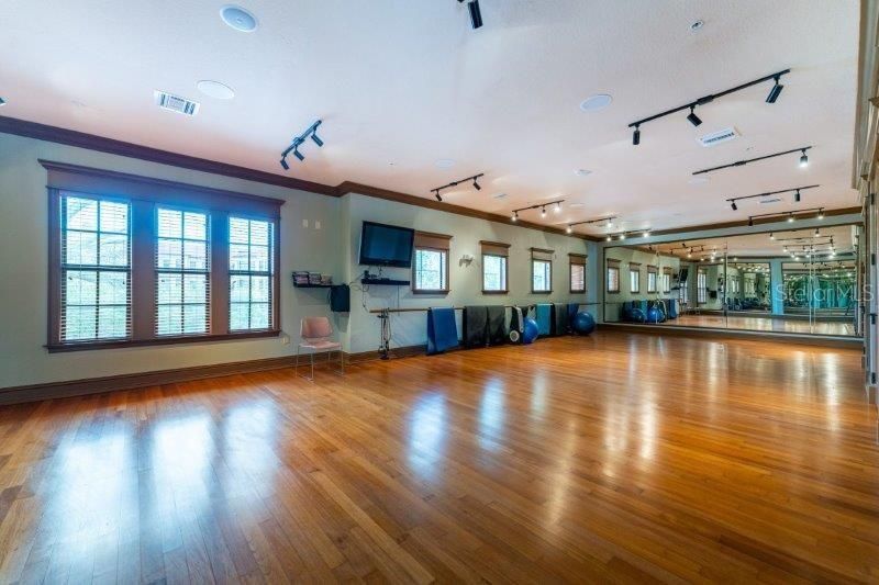 出租: $3,000 (3 贝兹, 2 浴室, 2338 平方英尺)