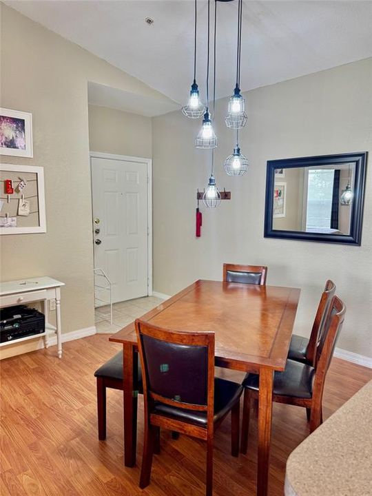 待售: $260,000 (3 贝兹, 2 浴室, 1249 平方英尺)