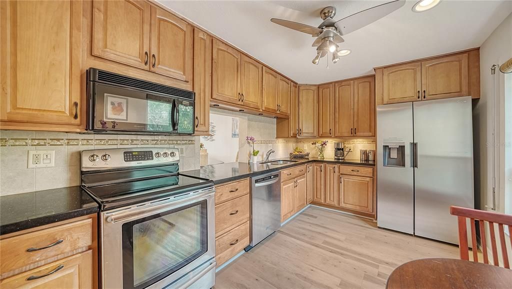 На продажу: $778,000 (2 спален, 2 ванн, 1523 Квадратных фут)