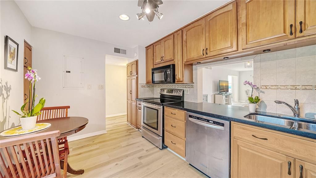 На продажу: $778,000 (2 спален, 2 ванн, 1523 Квадратных фут)