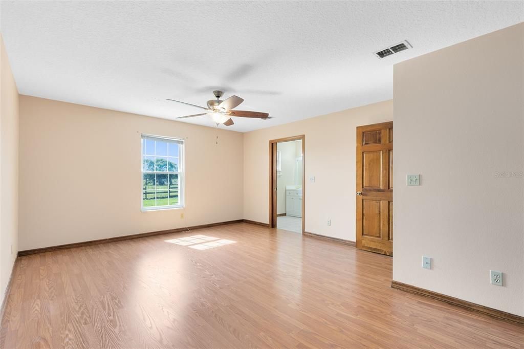 For Sale: $695,000 (3 beds, 2 baths, 1967 Square Feet)