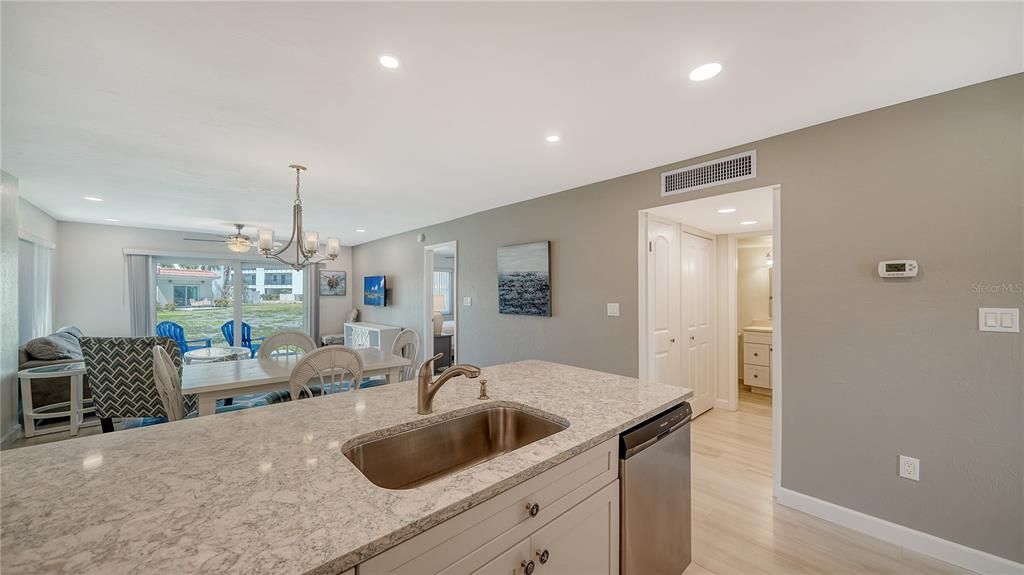 En Venta: $595,000 (2 camas, 2 baños, 931 Pies cuadrados)