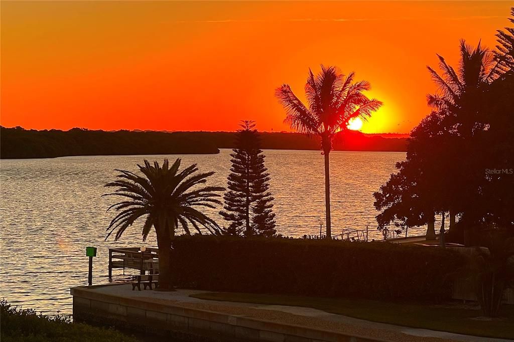 En Venta: $595,000 (2 camas, 2 baños, 931 Pies cuadrados)