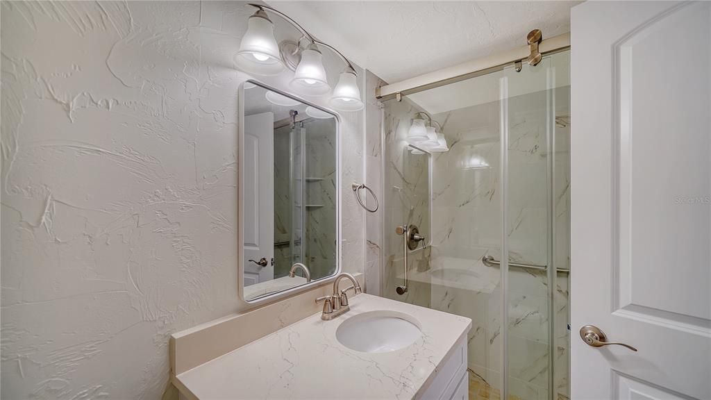 En Venta: $595,000 (2 camas, 2 baños, 931 Pies cuadrados)