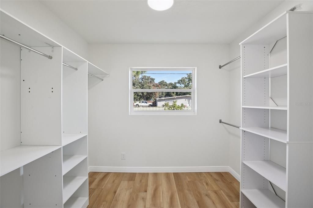 待售: $625,000 (4 贝兹, 2 浴室, 1740 平方英尺)