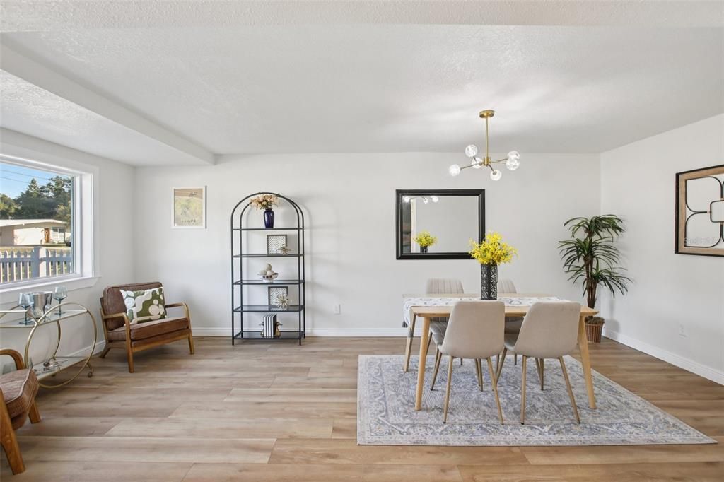 待售: $625,000 (4 贝兹, 2 浴室, 1740 平方英尺)