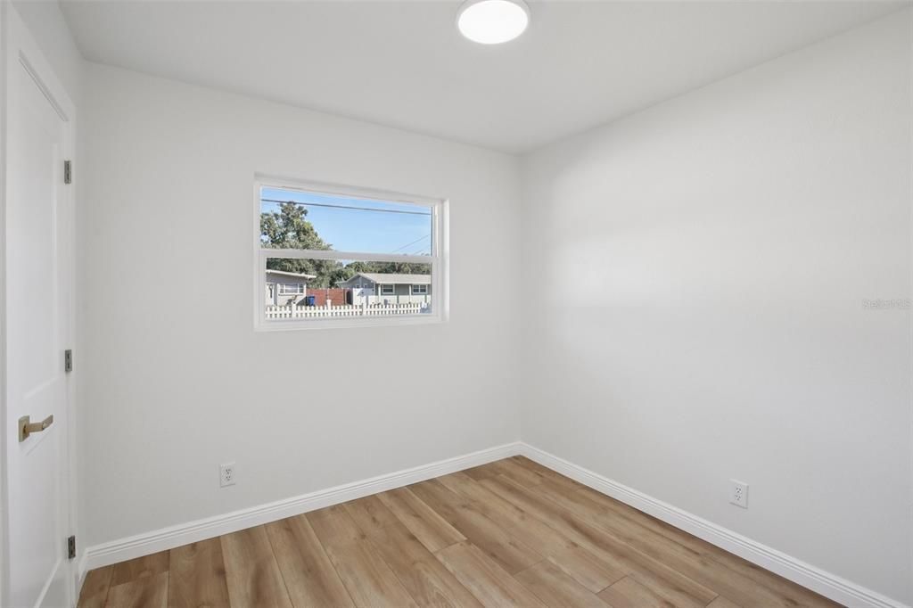 待售: $625,000 (4 贝兹, 2 浴室, 1740 平方英尺)