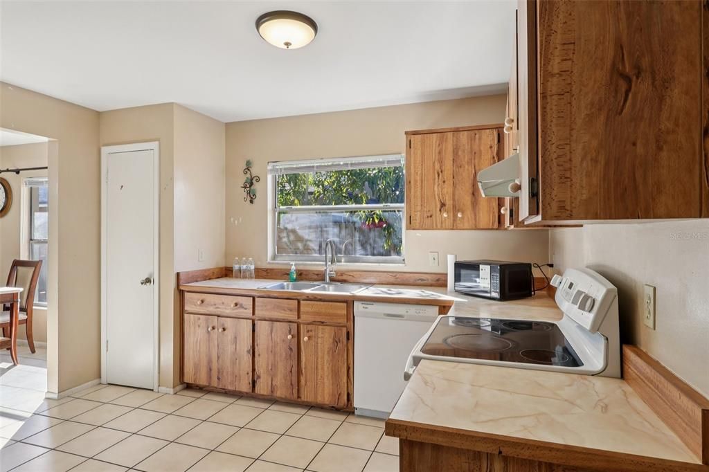 待售: $339,000 (3 贝兹, 2 浴室, 1377 平方英尺)