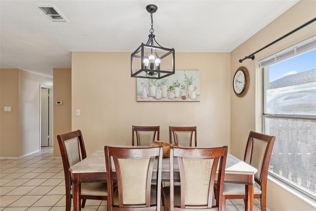 待售: $339,000 (3 贝兹, 2 浴室, 1377 平方英尺)