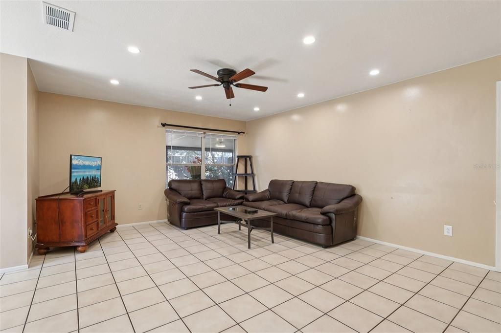 待售: $339,000 (3 贝兹, 2 浴室, 1377 平方英尺)