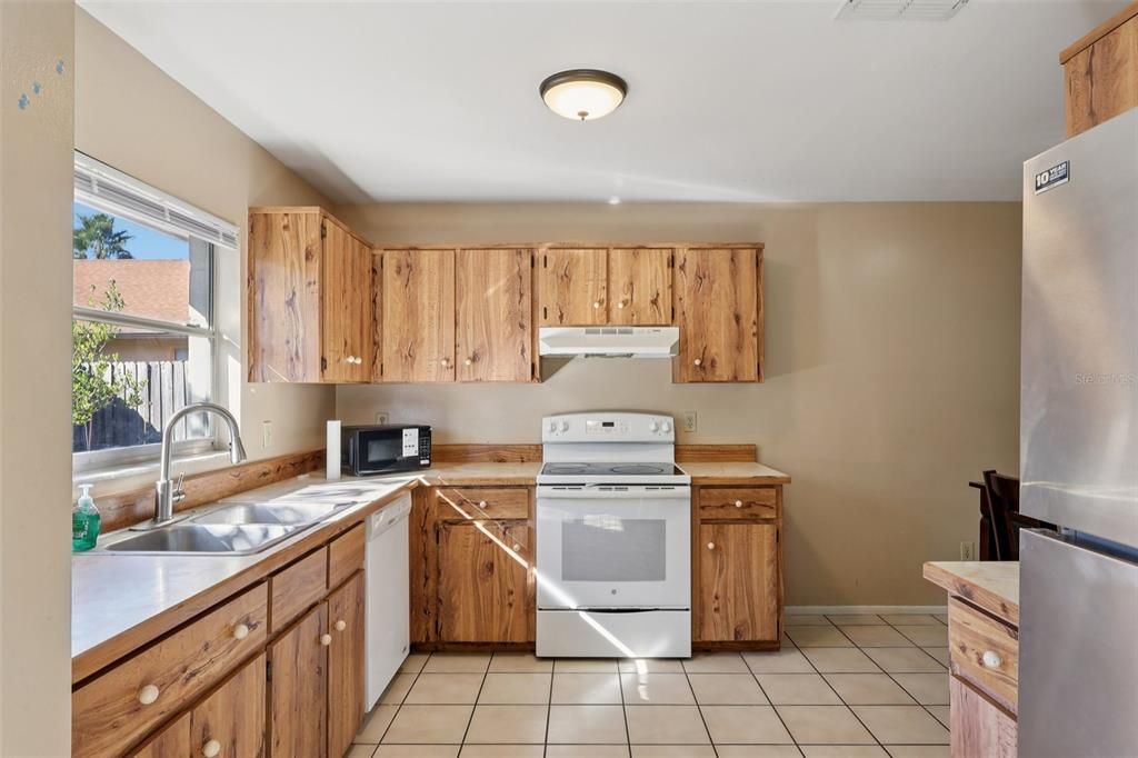 待售: $339,000 (3 贝兹, 2 浴室, 1377 平方英尺)