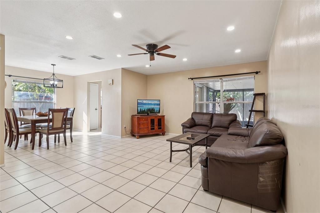 待售: $339,000 (3 贝兹, 2 浴室, 1377 平方英尺)