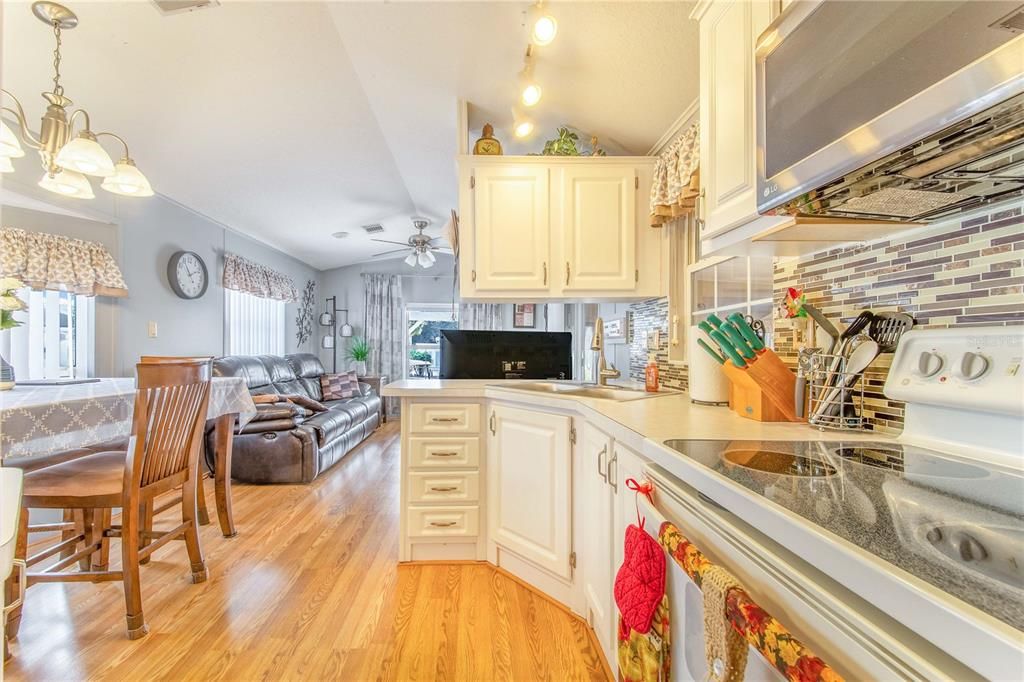 待售: $135,000 (2 贝兹, 1 浴室, 773 平方英尺)