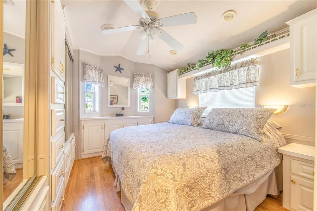 待售: $135,000 (2 贝兹, 1 浴室, 773 平方英尺)