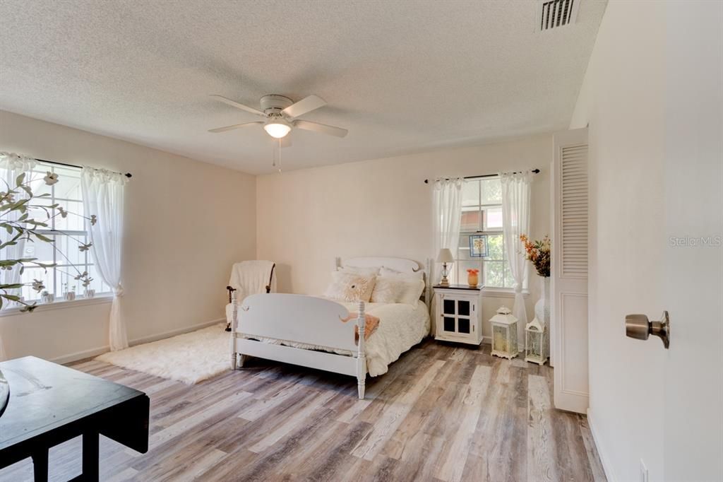 En Venta: $269,900 (2 camas, 2 baños, 1326 Pies cuadrados)