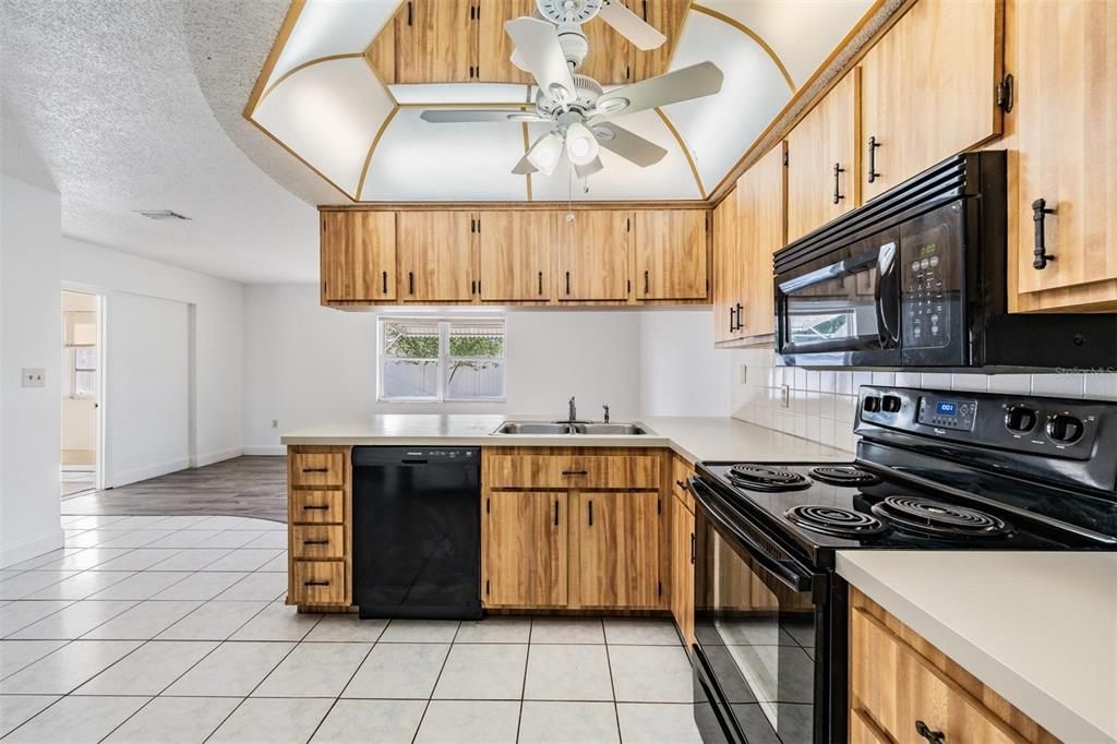 For Sale: $264,900 (3 beds, 2 baths, 1154 Square Feet)